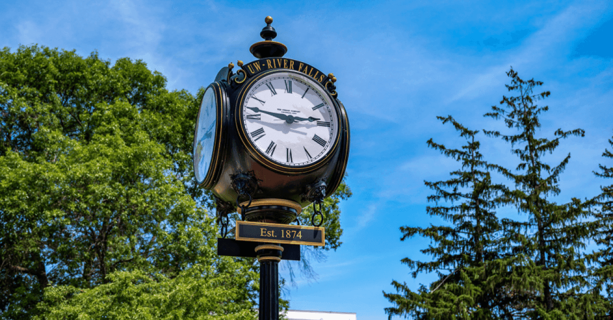 UW–River Falls clock